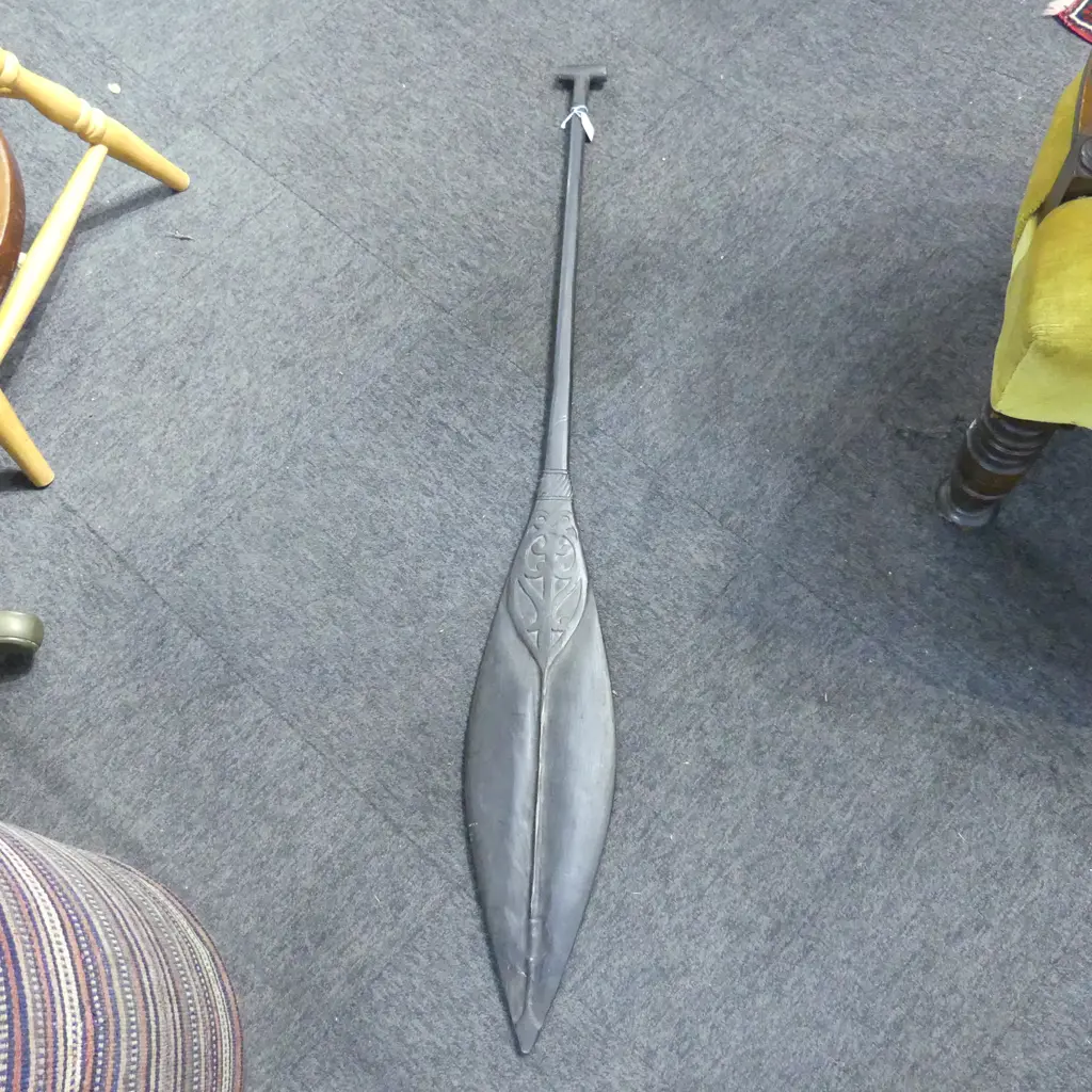 CARVED MAORI PADDLE L.1620mm Image 1++