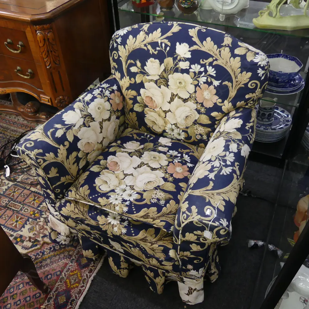 PR VINTAGE ARMCHAIRS IN BLUE FLORAL LINEN Image 1++