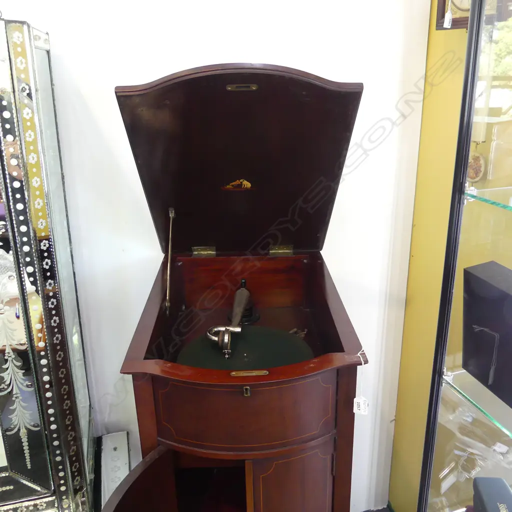 HIS MASTERS VOICE UPRIGHT GRAMOPHONE 445x640x1160mm Image 1++