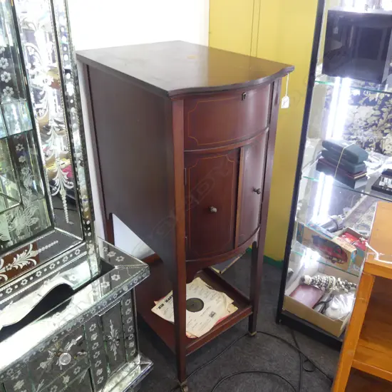 HIS MASTERS VOICE UPRIGHT GRAMOPHONE 445x640x1160mm