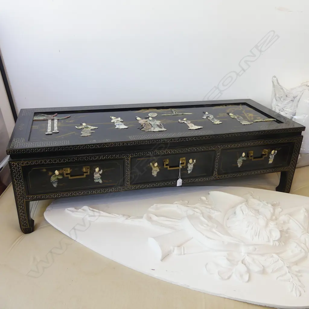CHINESE BLACK LACQUER COFFEE TABLE WITH DANCER DECORATION H 410 W 1320 D 510 MM Image 1++