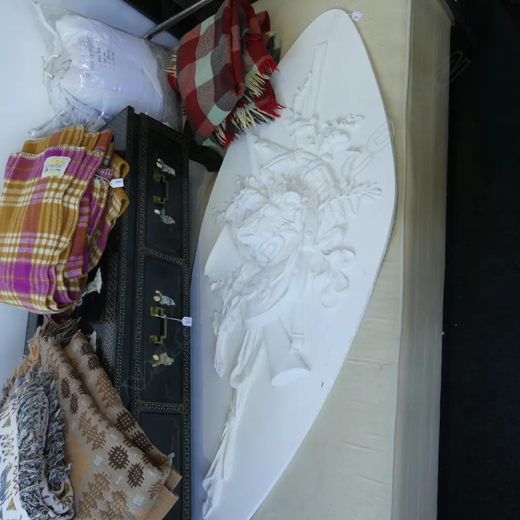 LG PLASTER SHEILD SHAPED PANEL - BOAR & HORNS 1520x680mm Image 1++