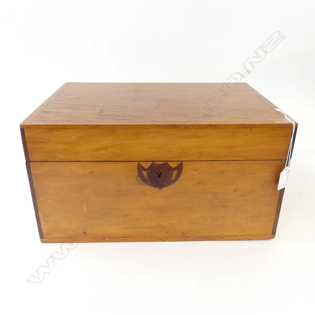COLONIAL MOTTLED KAURI & REWAREWA WRITING SLOPE 390x270x210mm Image 1++