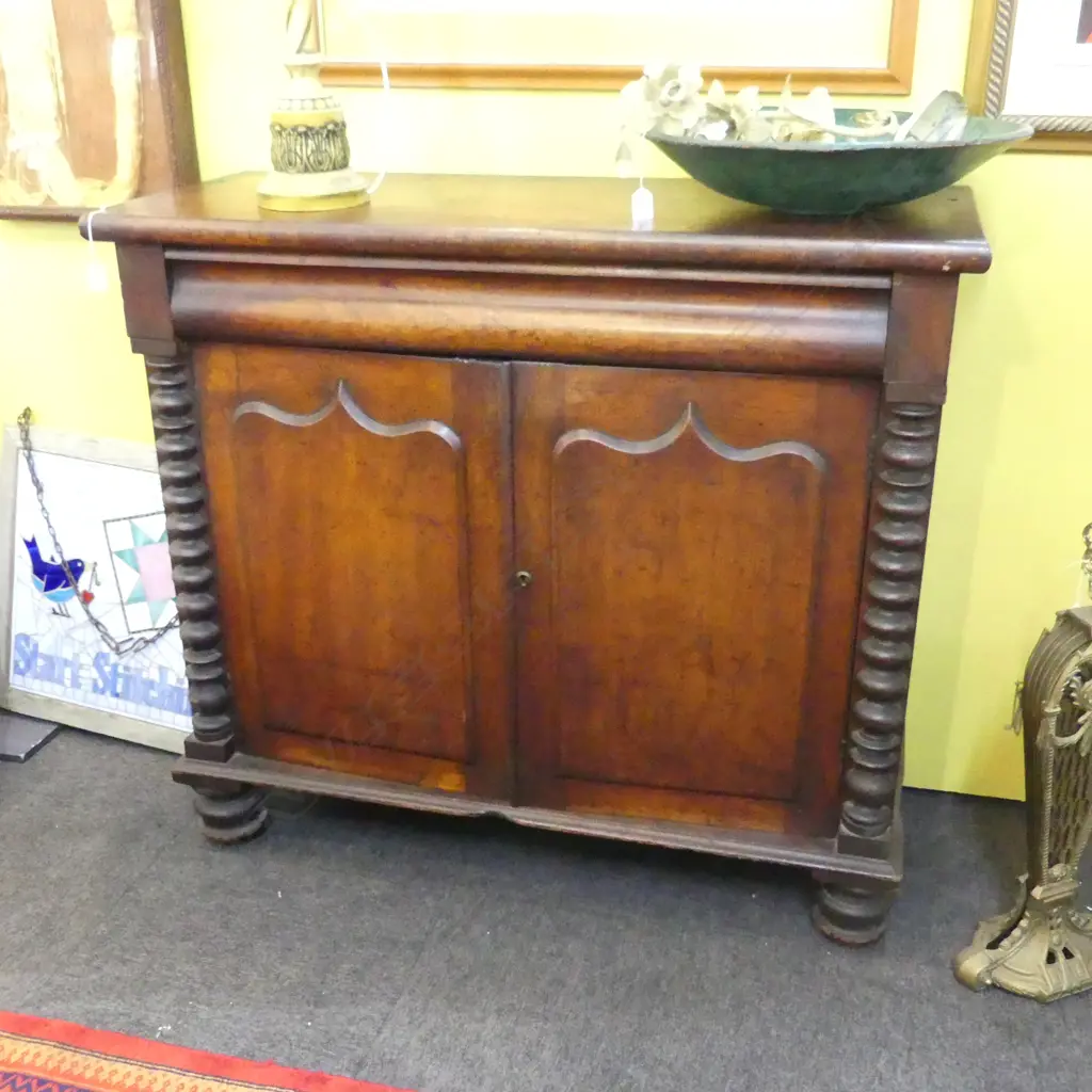 COLONIAL CHIFFONIER, SHIELD PANEL DOORS 1165x475x1050mm Image 1++