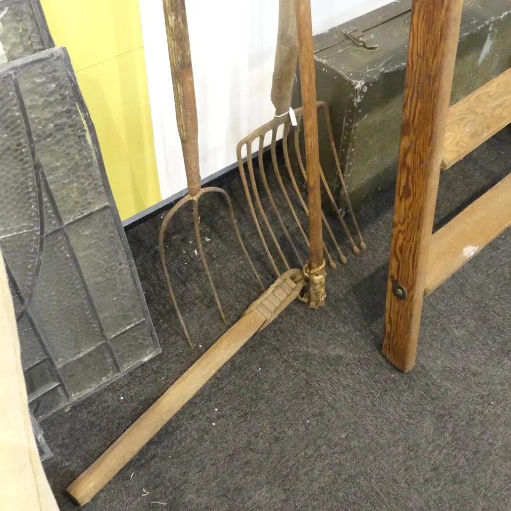 COLLECTION OF VINTAGE FARM TOOLS RAKE/PITCHFORK/FLAIL Image 1++