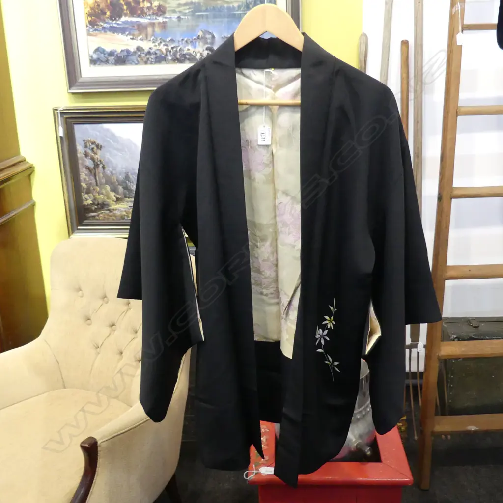 JAPANESE DECORATED SILK JACKET M SIZE Image 1++