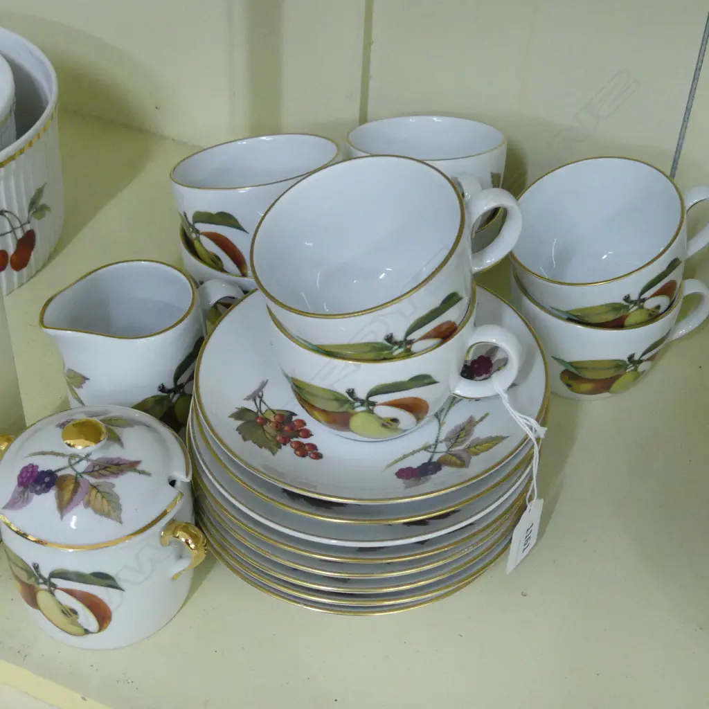8 ROYAL WORCESTER EVESHAM C/S + MILK & SUGAR Image 1++