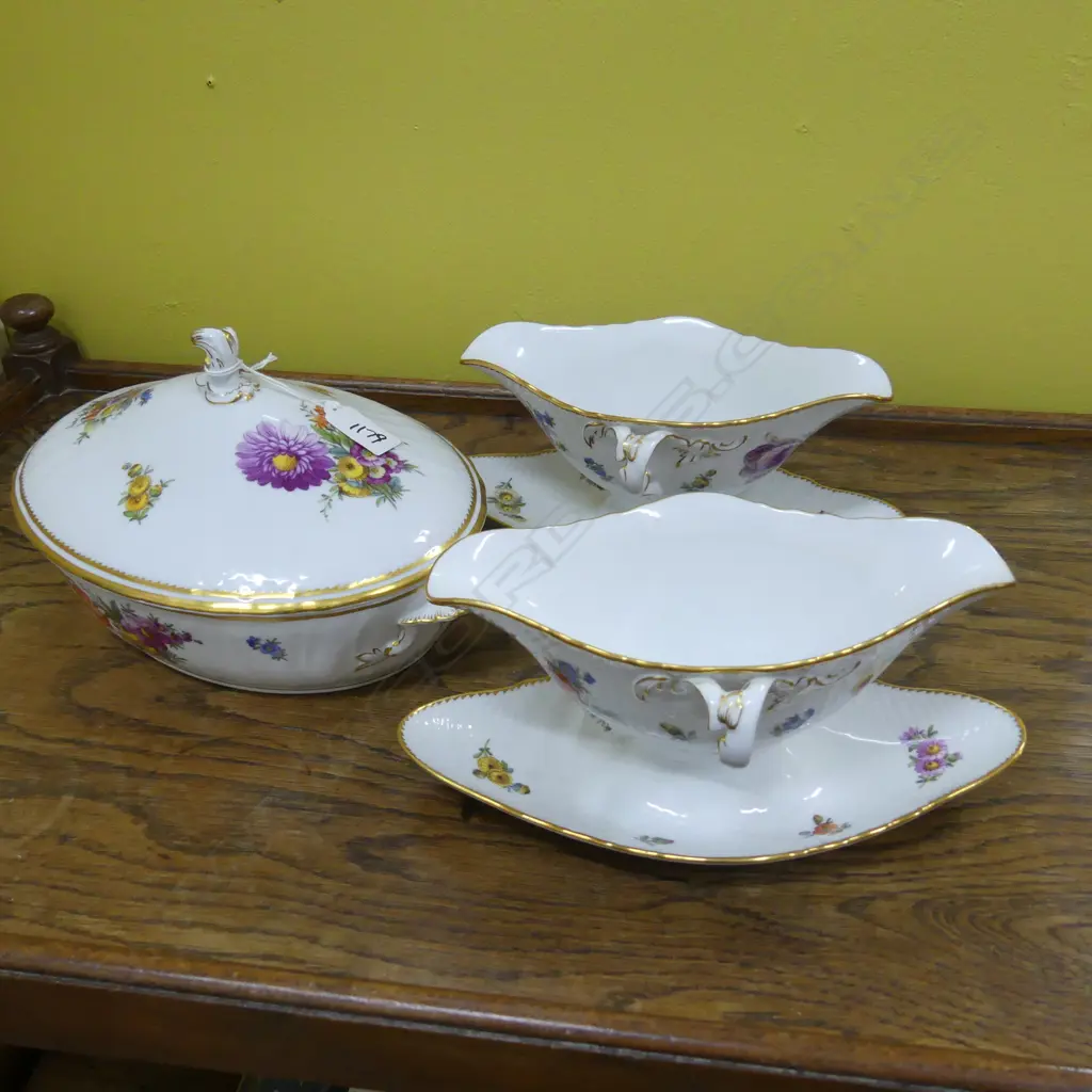 3 PCES ROYAL COPENHAGEN 'SAXON FLOWER' VEGE DISH L.280mm, PR SAUCE BOATS Image 1++