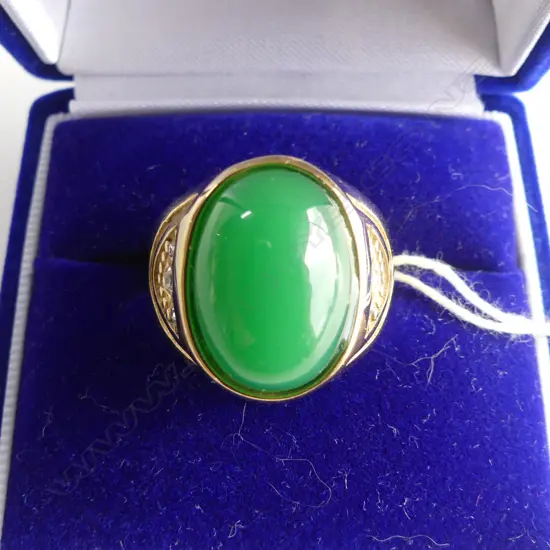 18ct GOLD PLATED RING w CENTRAL JADE- LIKE STONE, SIZE S