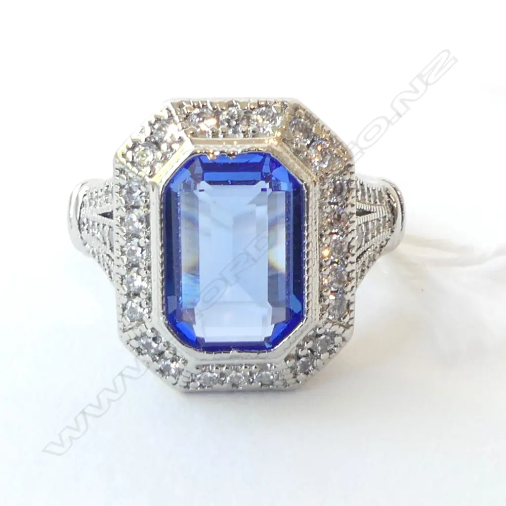 COSTUME RING, SILVER COLOURED w CENTRAL FAUX TOPAZ, SIZE S Image 1++