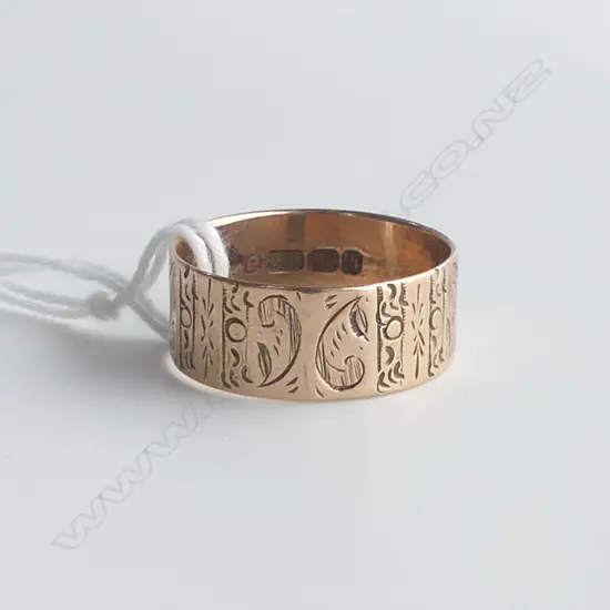 9ct GOLD VICTORIAN RING CLASSICALLY ENGRAVED 2.82gms Birmingham 1888  SIZE P