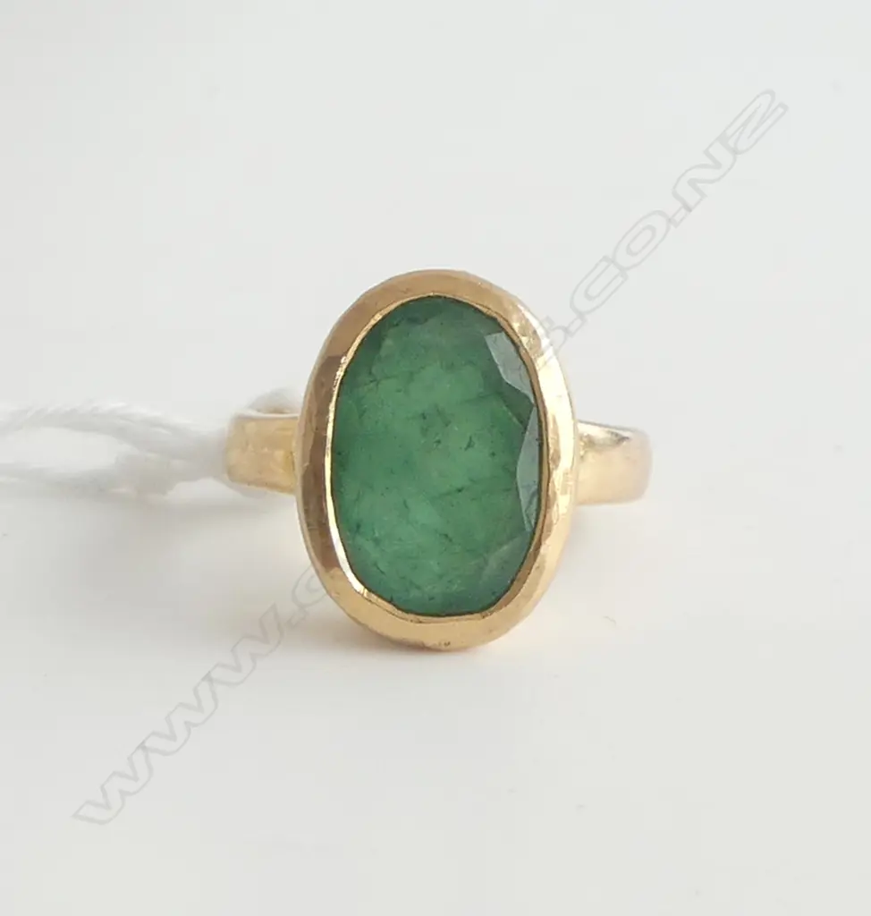 18ct GOLD & EMERALD HAND MADE RING (small size G) 4.85gms Image 1++