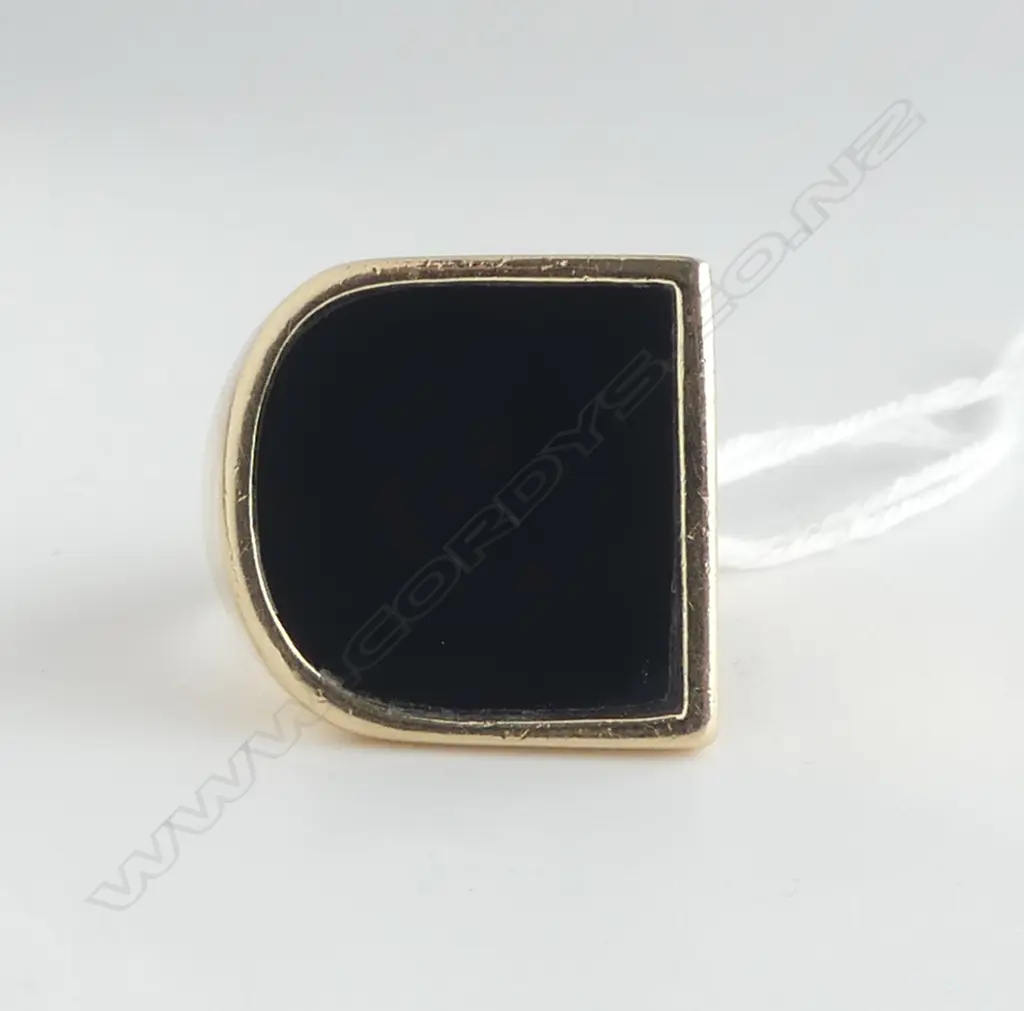 14CT ONYX SIGNET RING 15.5gms  SIZE  M1/2 Image 1++