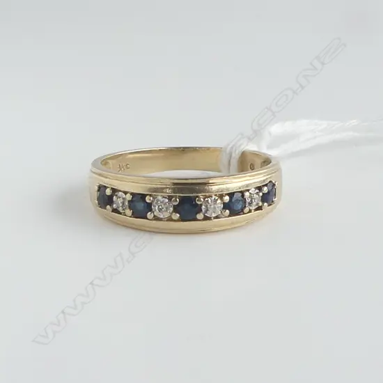  9CT GOLD SAPPHIRE AND DIAMOND BAND 2.73gm