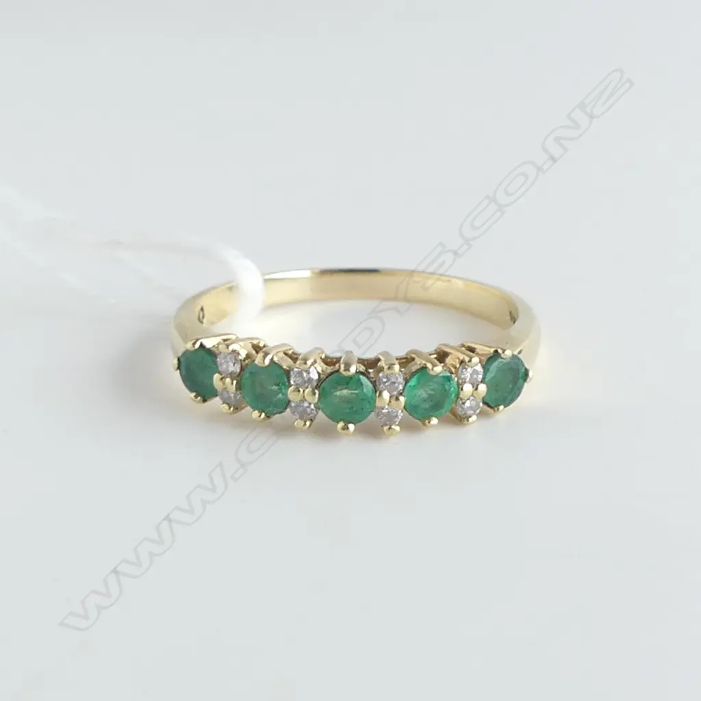 18CT GOLD DIAMOND AND EMERALD BAND 3.13gm size R Image 1++