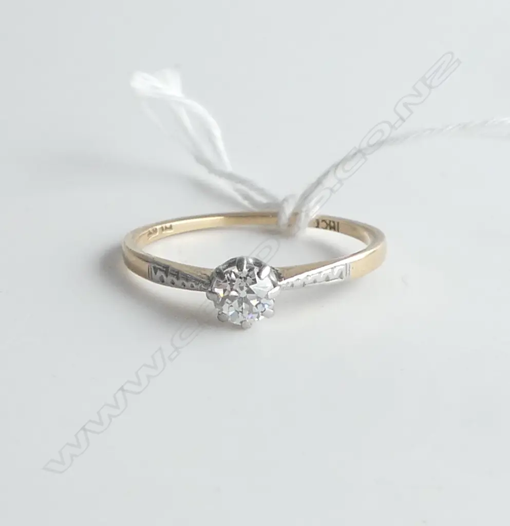 ESTATE 18CT GOLD AND DIAMOND SOLITAIRE RING (approx 0.25ct)  SIZE O 1.77gm Image 1++