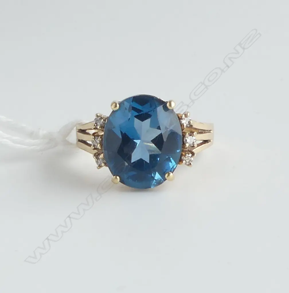 14CT GOLD DIAMOND AND TOPAZ RING 4.41gm  SIZE M Image 1++