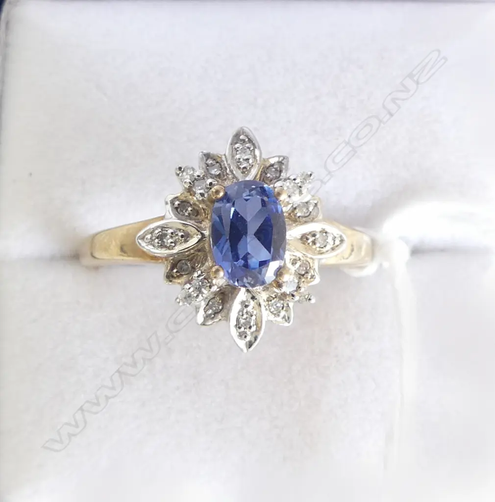 9ct TANZANITE ? & DIAMOND CLUSTER RING 4GMS SIZE R 1/2 Image 1++