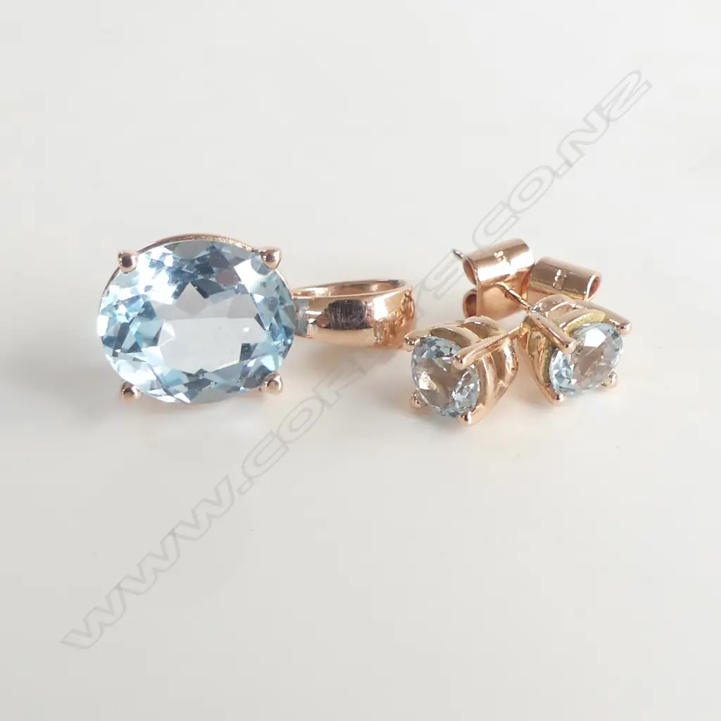 GEOFF TAYLOR 9CT BLUE TOPAZ  PENDANT 5.1gms + PR MATCHING EARRINGS 3.2gms Image 1++