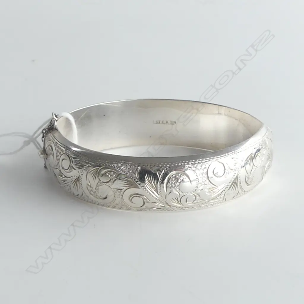 STERLING SILVER HALF ENGRAVED & HINGED BANGLE Image 1++
