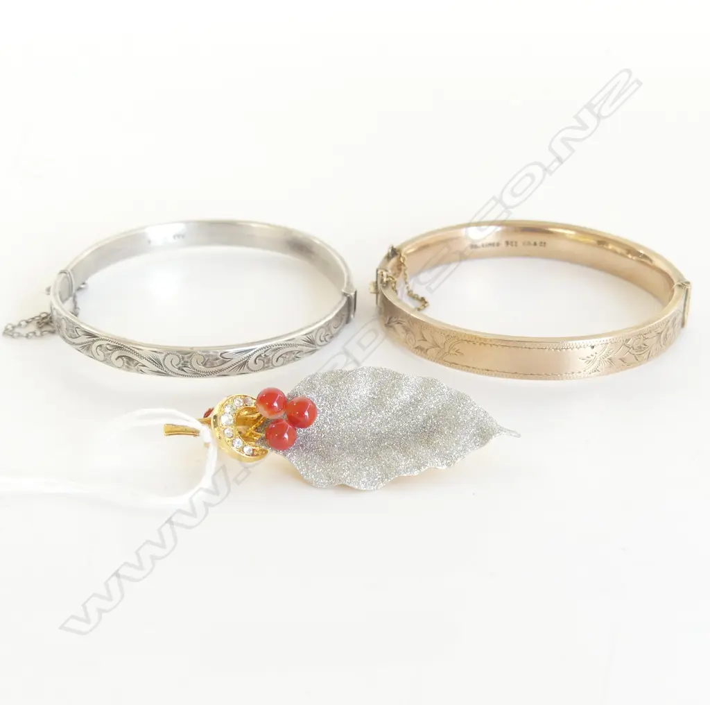 2 ANTIQUE BANGLES, SILVER & 9CT SILVER GILT 24.0gms, JAPANESE MISTLETOE BROOCH Image 1++
