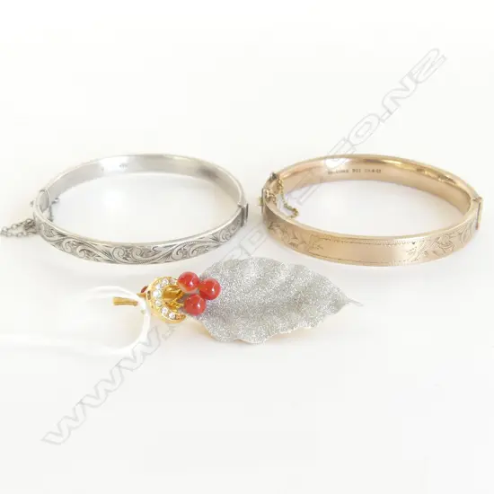 2 ANTIQUE BANGLES, SILVER & 9CT SILVER GILT 24.0gms, JAPANESE MISTLETOE BROOCH