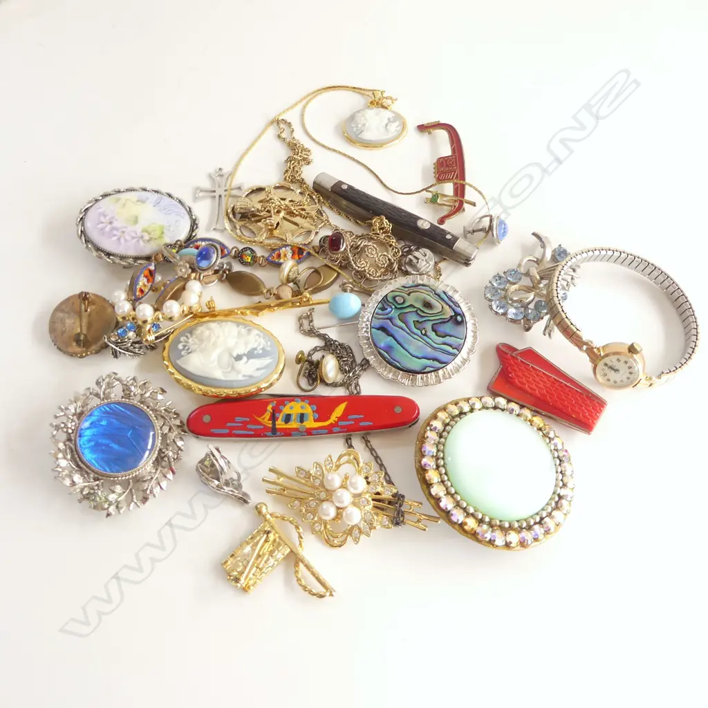 ASST. COSTUME JEWELLERY Image 1++