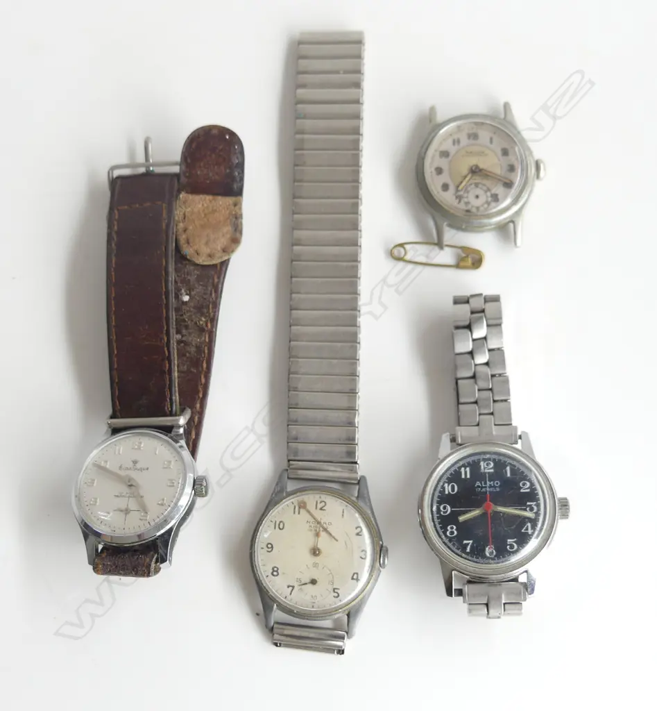 4 VINTAGE GENT'S MID-SIZE WRISTWATCHES some running some not Image 1++