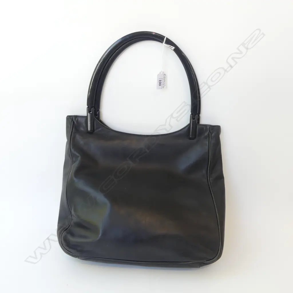BLACK LEATHER PRADA HANDBAG 280x340mm Image 1++