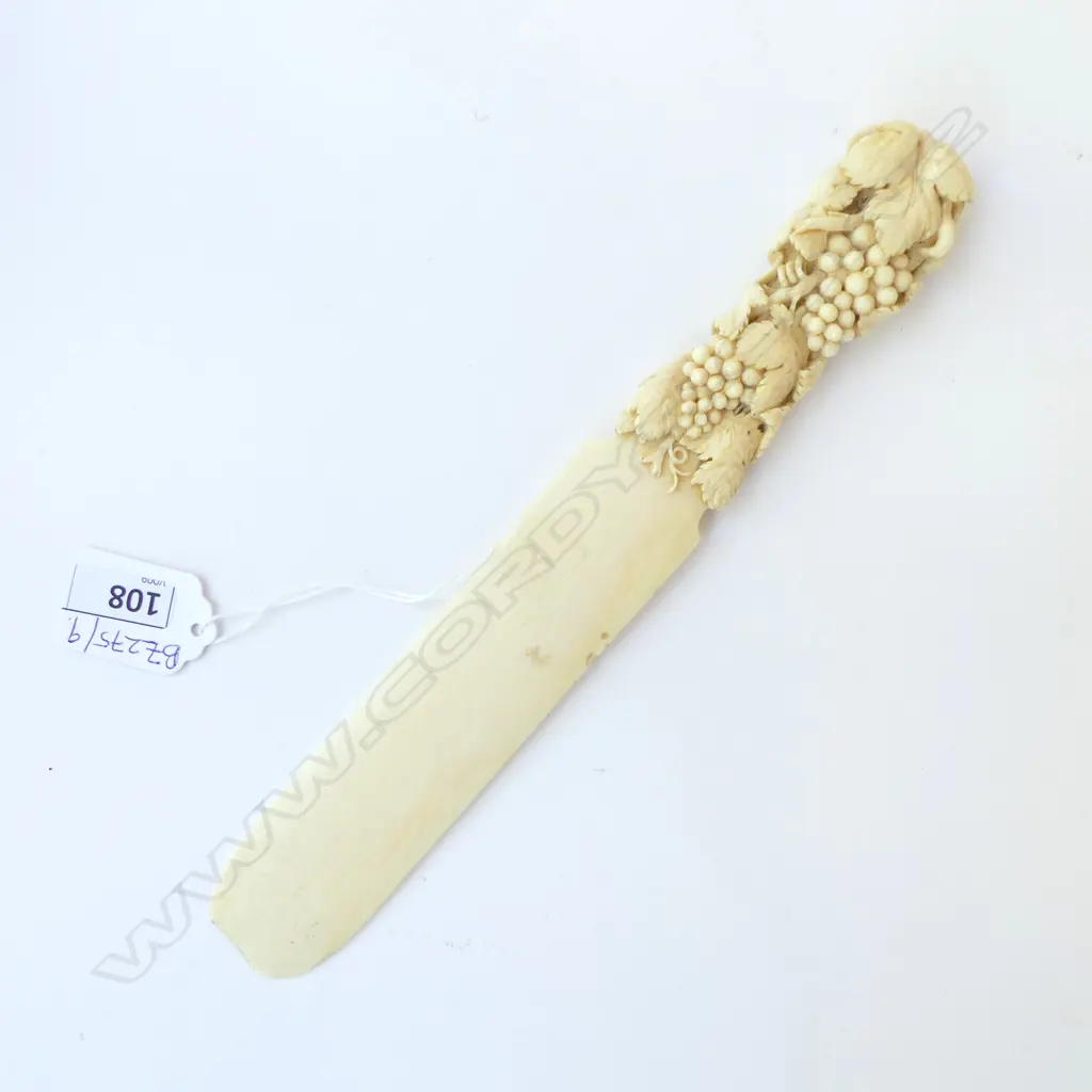 CARVED IVORY PAGE TURNER L.245mm LOSSES Image 1++