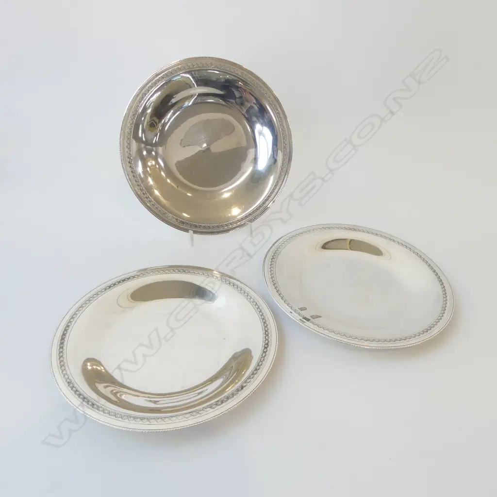 3 EGYPTIAN 900 SILVER PLATES 180mm dia 557gms Image 1++