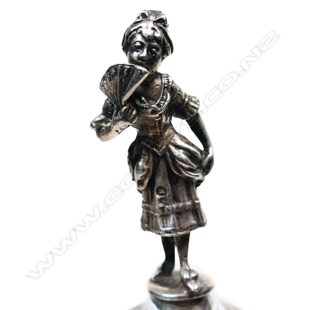 A Continental silver cased glass decanter Image 1++
