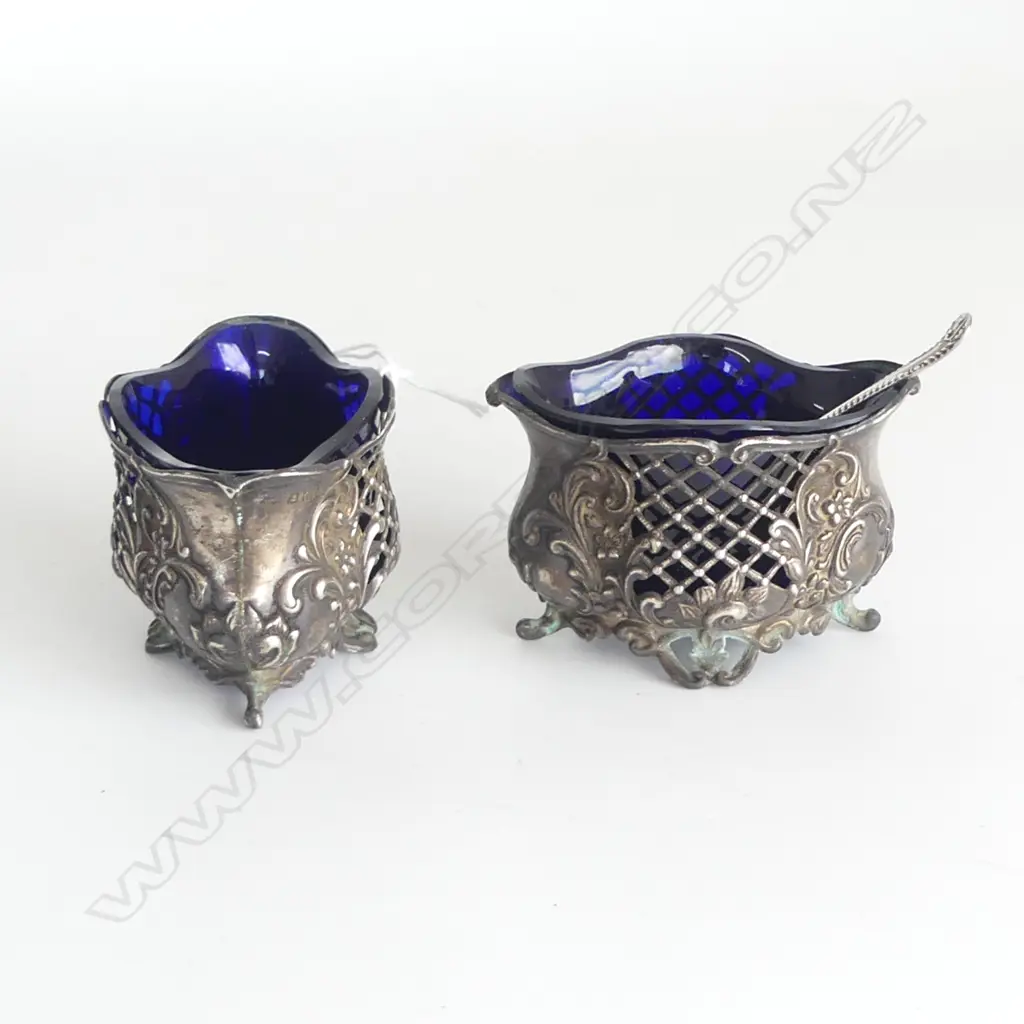 PR EDWARDIAN SILVER FANCY SALTS W BLUE GLASS LINERS + 1 SPOON silver = 56gms Image 1++