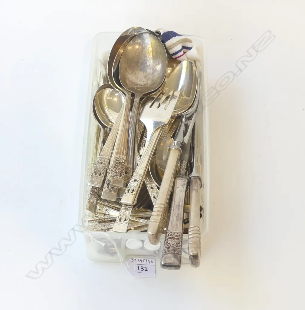 COMMUNITY PLATE CUTLERY SERVICE Image 1++