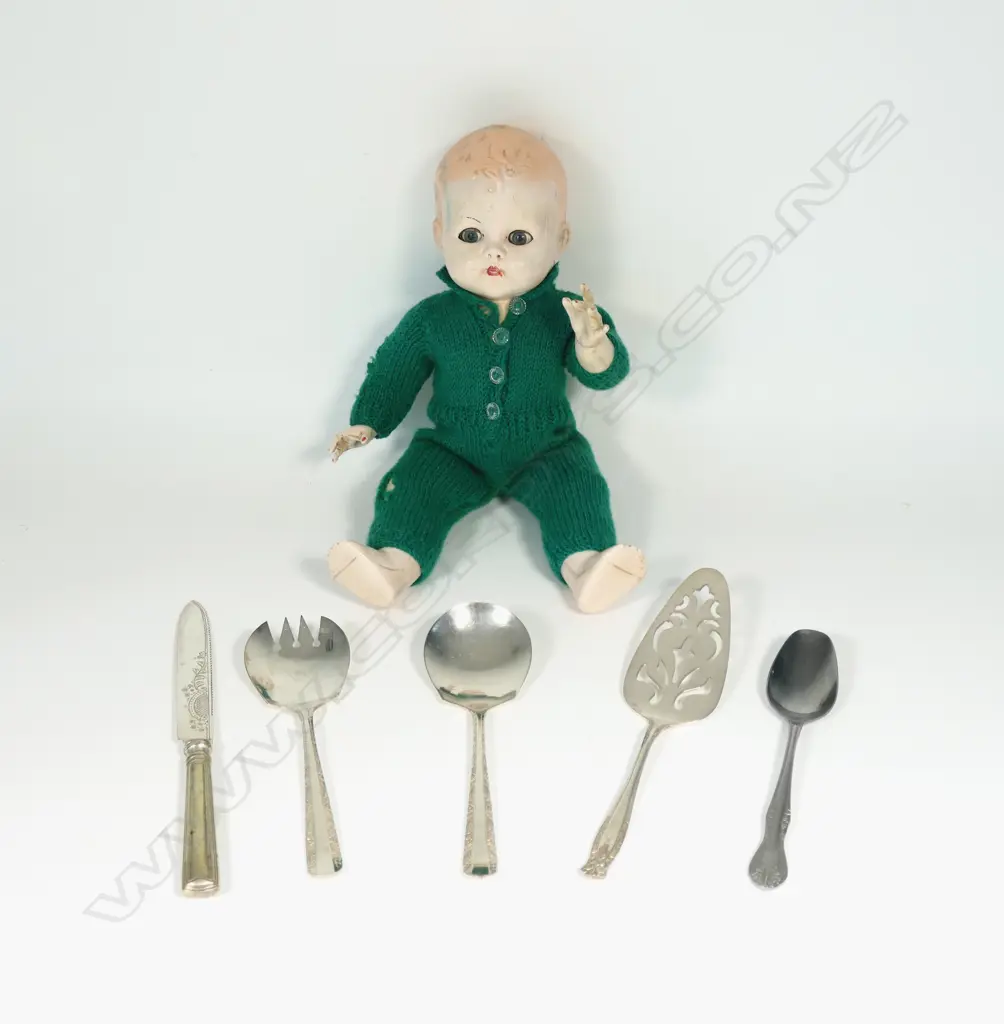 NZ PEDIGREE DOLL H.400mm + 5 PCES EP CUTLERY Image 1++