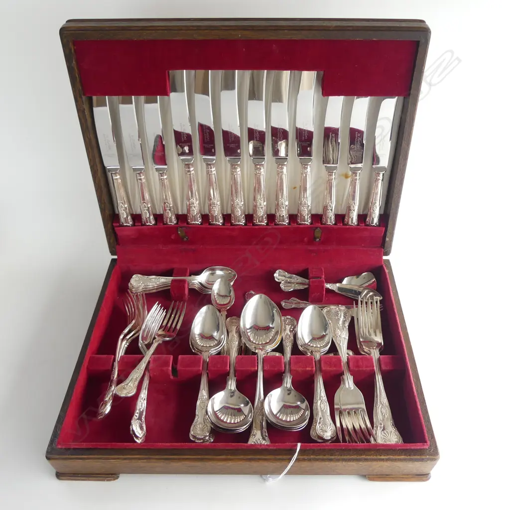 DOUBLE STRUCK KINGS PATTERN SILVER PLATE CUTLERY IN OAK BOX Image 1++