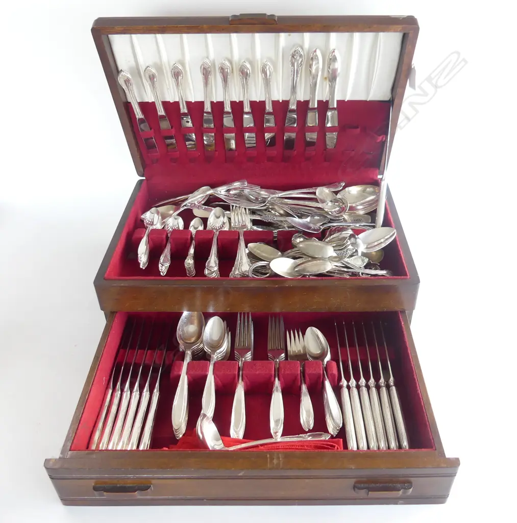 MAHOGANY CANTEEN W.440mm; 2 PART SETS + ASST. EP CUTLERY Image 1++