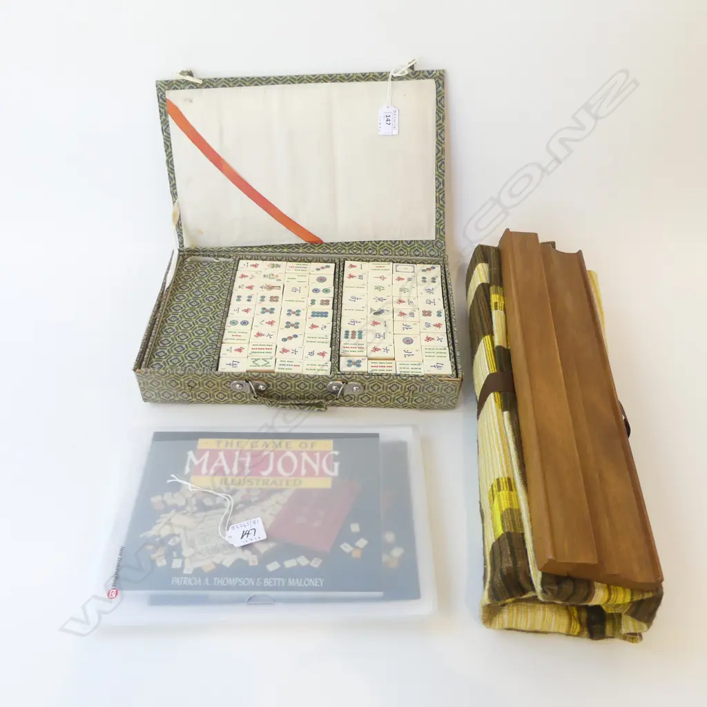 CASED VINTAGE BONE & BAMBOO MAH JONG SET BOARDS & BOOKS Image 1++