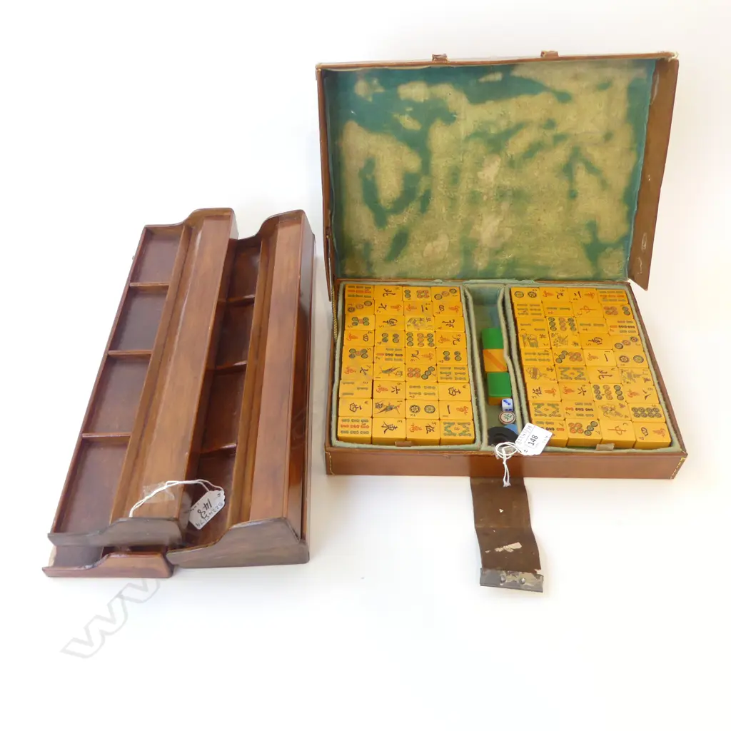 CASED VINTAGE BAKELITE MAH JONG SET & BOARDS Image 1++