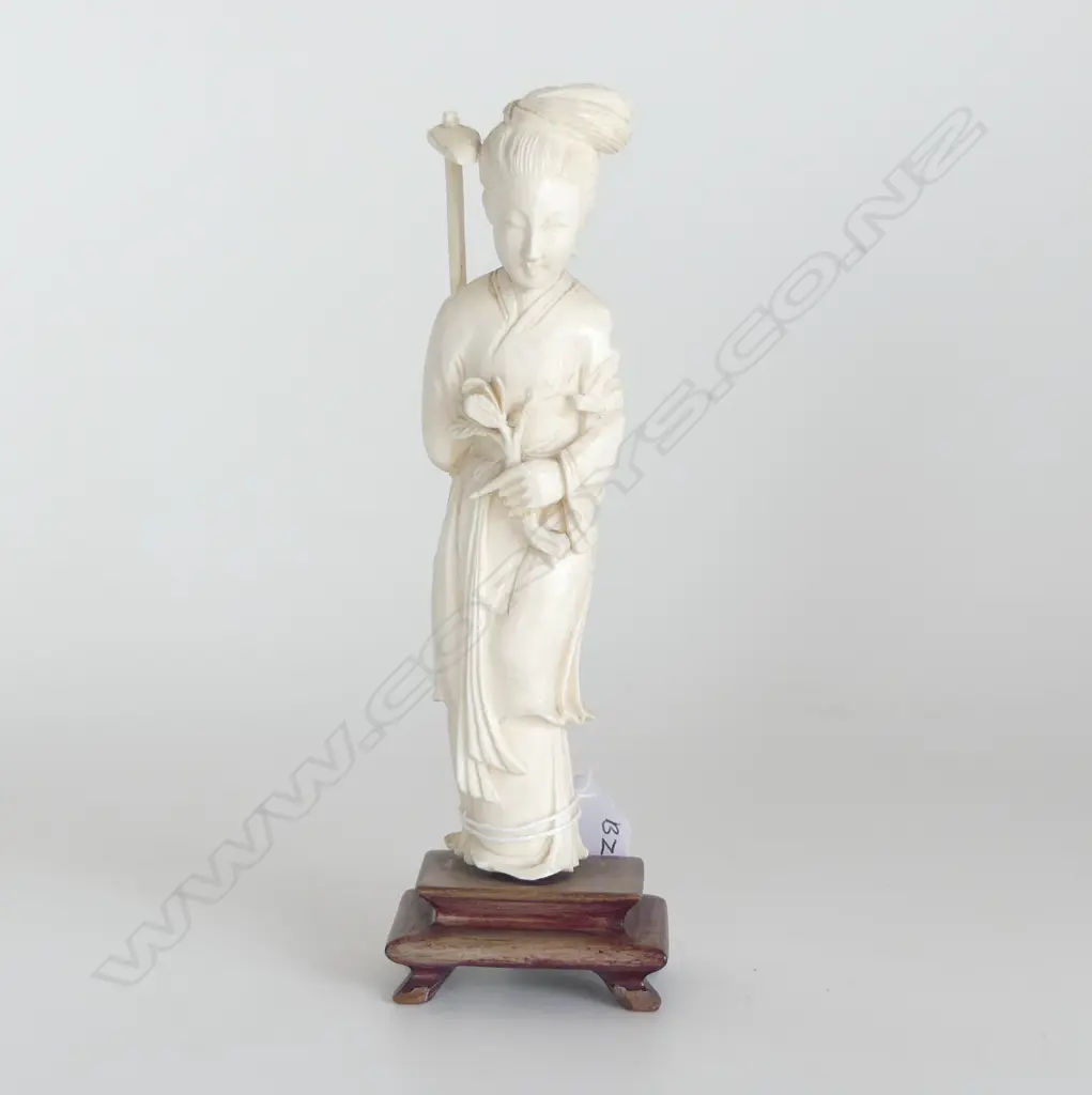 IVORY CARVED FIGURINE OF LADY WITH PICK H.175MM Image 1++