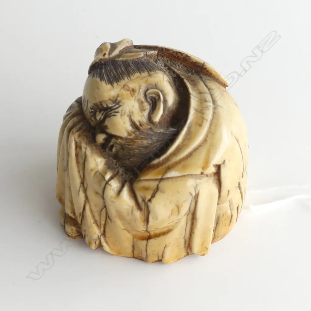 OLD CHINESE SOLID CARVED IVORY SLEEPING GENT signed H.55mm. 184gms Image 1++