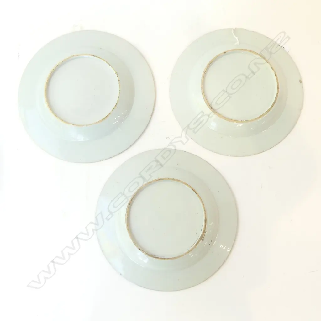 3 ANTIQUE CHINESE EXPORT OVERPAINTED FAMILLE ROSE PORCELAIN PLATES, 225mm dia, 1 plate w. rim chips Image 1++
