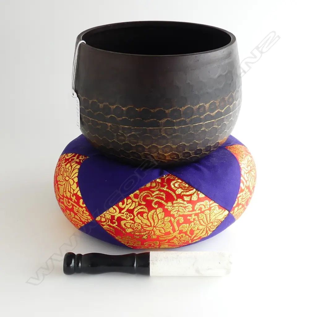 OLD JAPANESE SINGING BOWL ON A NEW CUSHION,DIA 155, H 140mm Image 1++