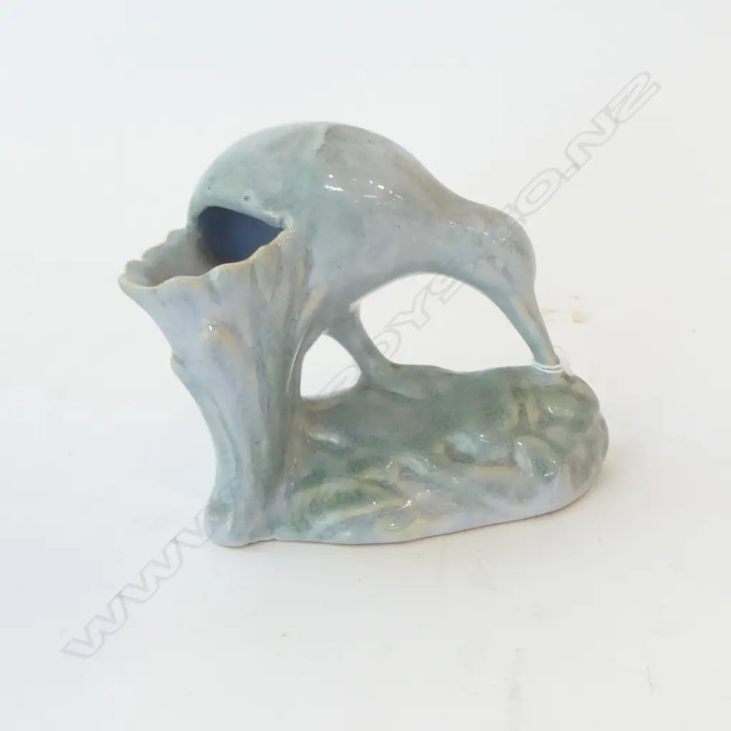 AMBRICO / CROWN LYNN PALE BLUE GLAZED KIWI SPILL VASE H.110mm Image 1++