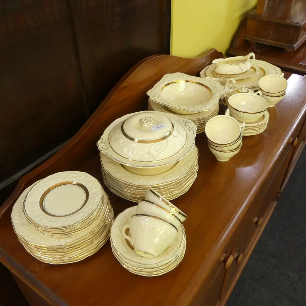 CROWN DUCAL DINNER SERVICE INLC. 8 DINNER PLATES ETC Image 1++
