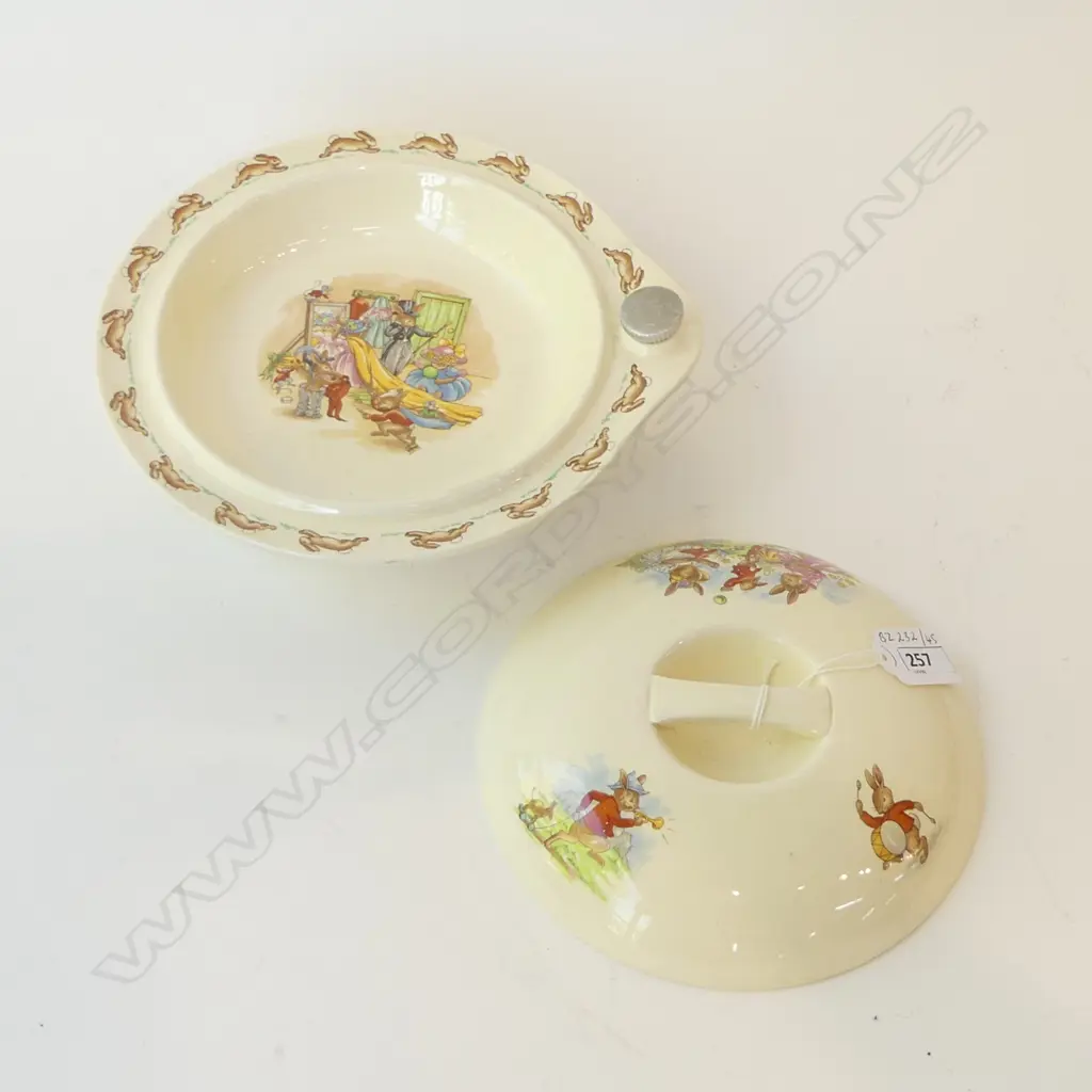 1950’S BUNNYKINS ROYAL DOULTON LIDDED HOT WATER BOWL COMPLETE WITH SEAL (FILL WITH WATER TO KEEP FOOD WARM) L.23CM Image 1++