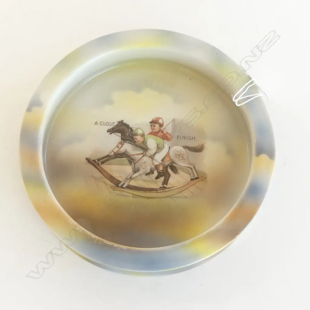 ANTIQUE CHILD’S BOWL “A CLOSE FINISH” DEPICTING JOCKEYS ON ROCKING HORSES D.175MM Image 1++