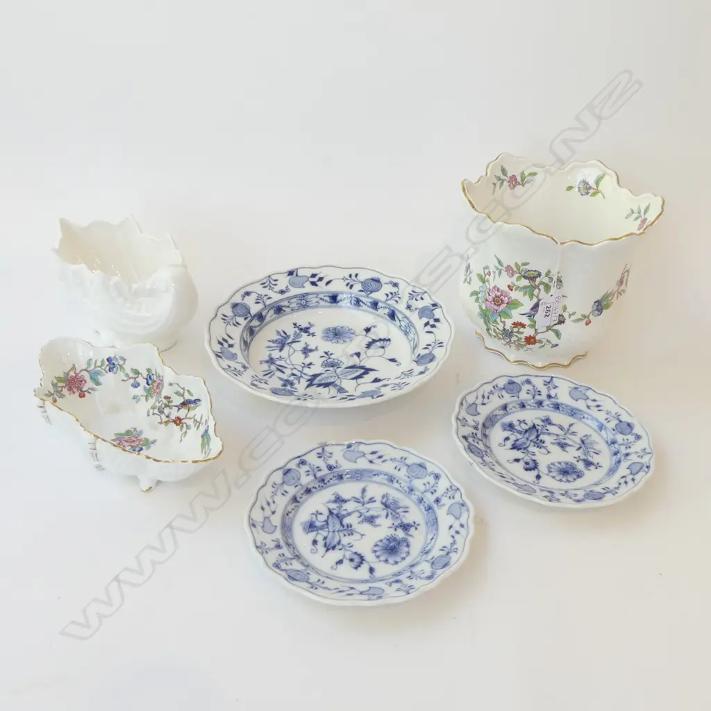6 PCES CHINA; 3 MEISSEN PLATES 235mm dia, 3 VASES; 2 AYNSLEY 1 COALPORT Image 1++