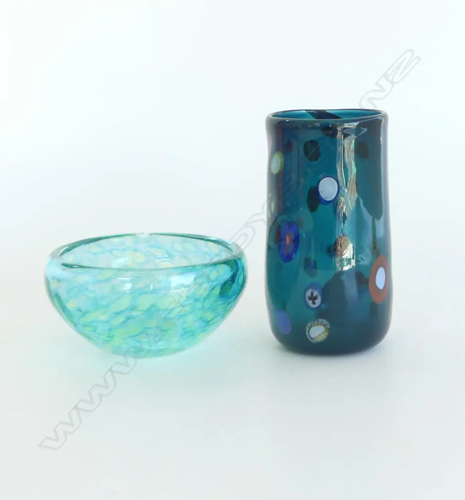 GARY NASH GLASS BEAKER H140MM & SIGNED DE FUDA  GREEN GLASS BOWL DIA120MM Image 1++