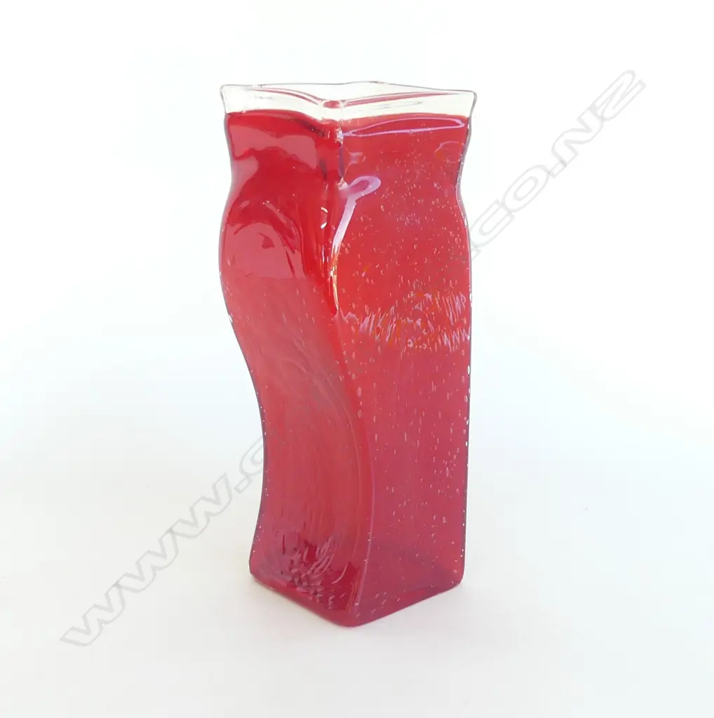 RED SCULPTURAL ART GLASS VASE GROUND PONTIL H.26CM Image 1++